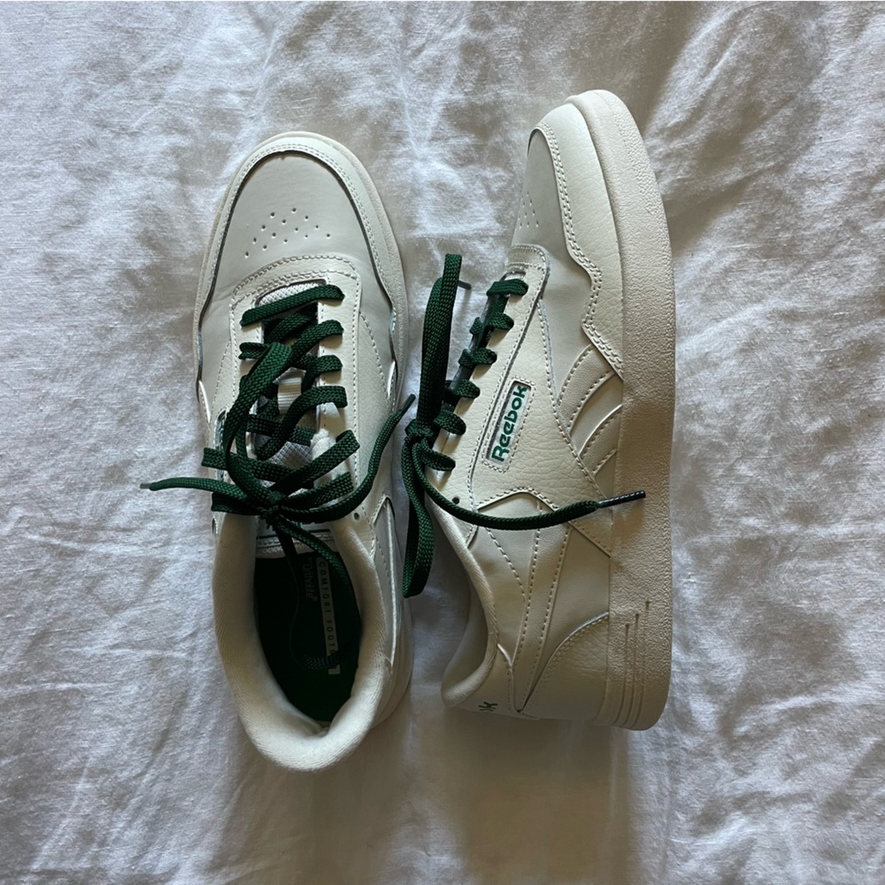 NEW Reebok Sneakers Cream/Green Size US Women’s 8.5